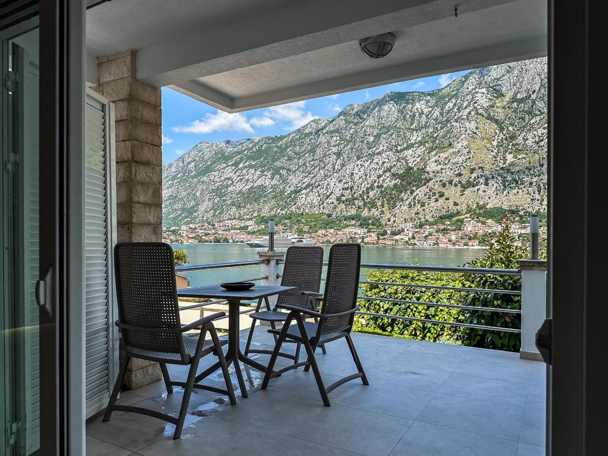 Chillout Apartment In Kotor Bay Eksteriør billede