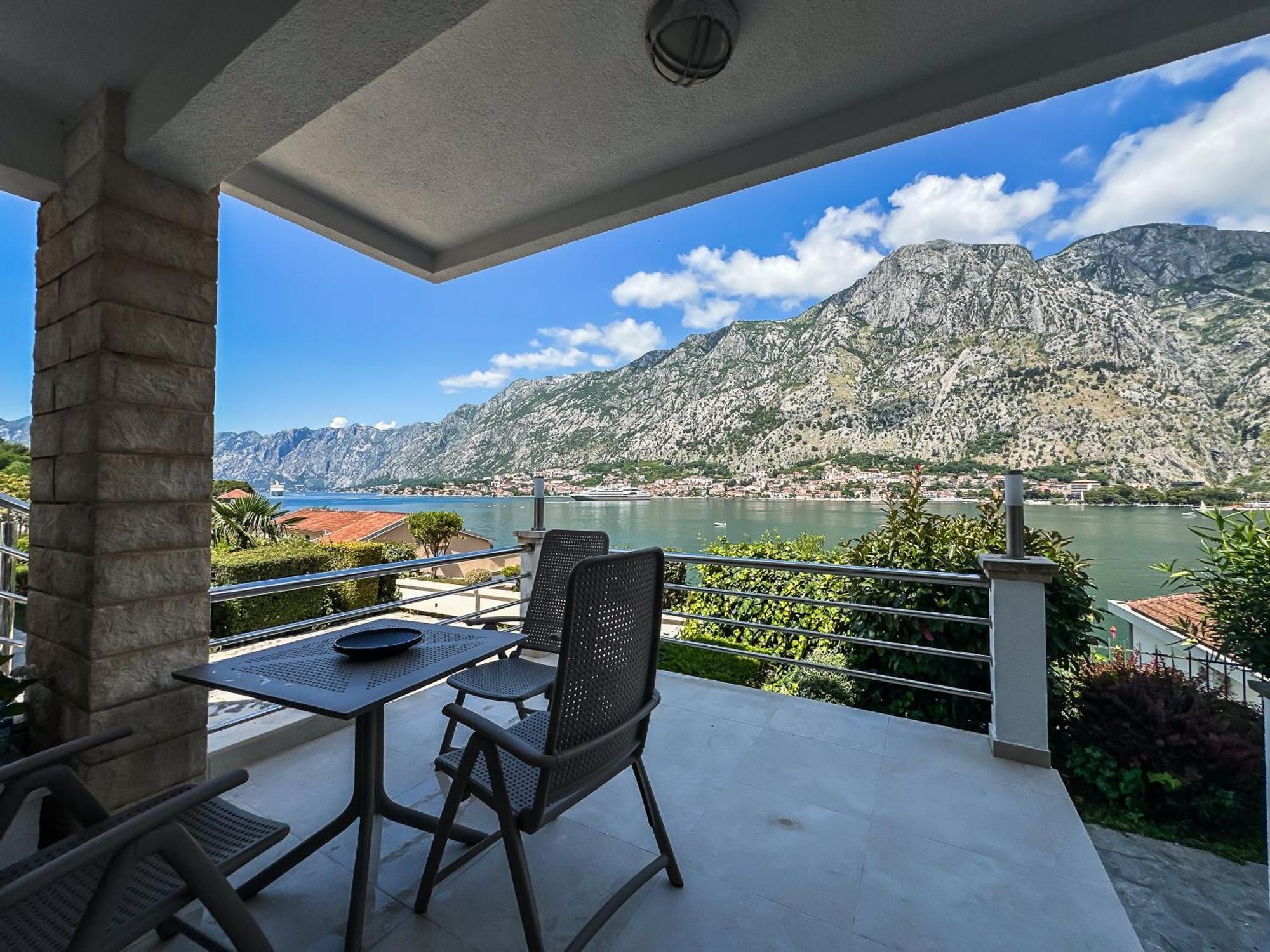 Chillout Apartment In Kotor Bay Eksteriør billede